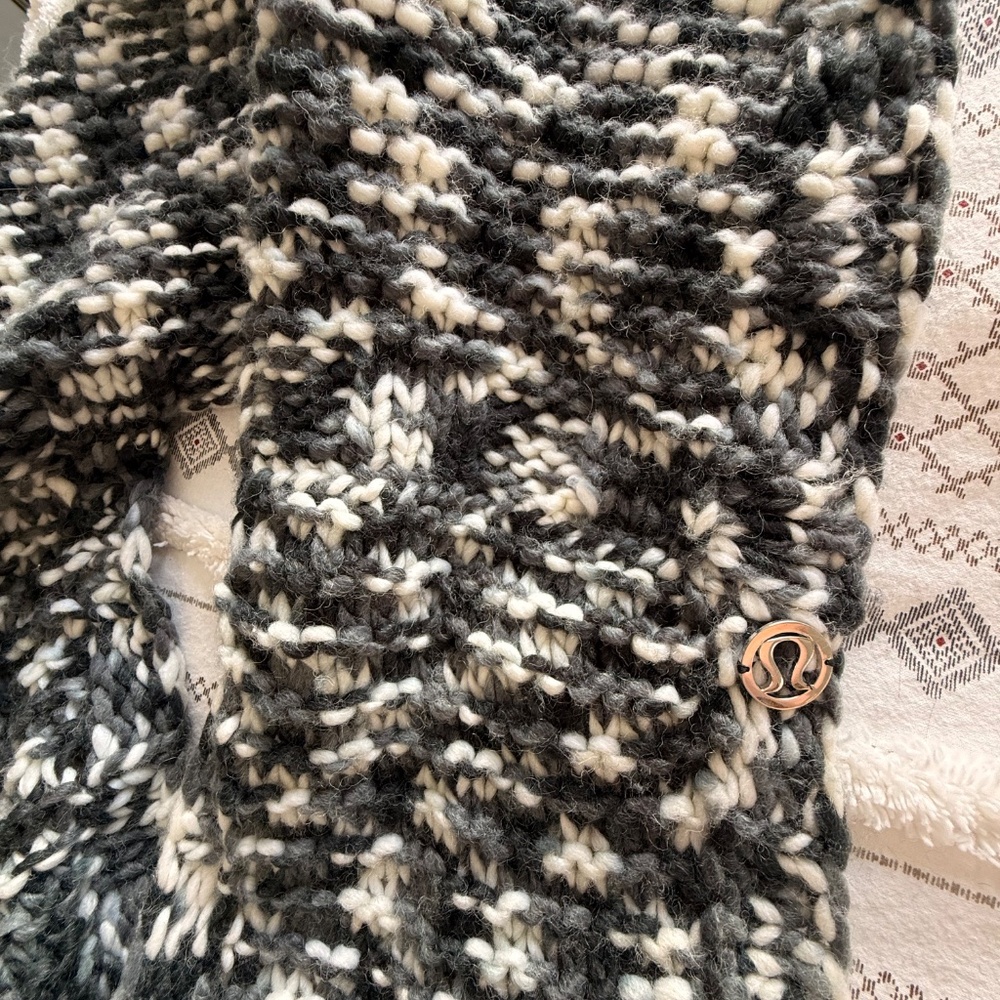 Lululemon Hooded Sweater Infinity Scarf - Picture 5 of 6